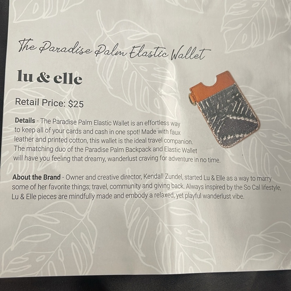 LU + ELLE - THE PARADISE PALM ELASTIC WALLET BEACHLY subscription box fall 2021 - Picture 3 of 4